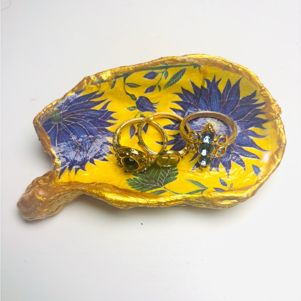 Handcrafted Oyster Shell Ring Dish Mini W/Victorian Blue Floral Decoupage - Picture 2 of 7